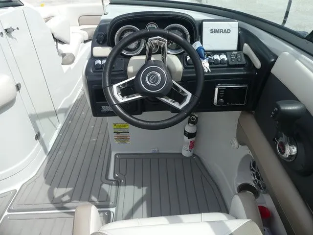 Slide: The Image of Crownline Boats E24 XS 2018 - 9