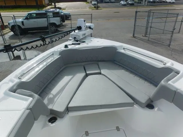 Slide: The Image of Blazer Bay Makaira 2600 2026 - 14