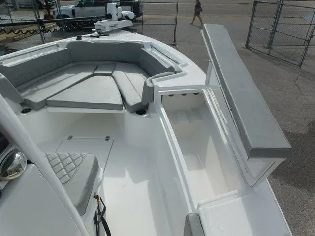 Slide: The Image of Blazer Bay Makaira 2600 2026 - 16