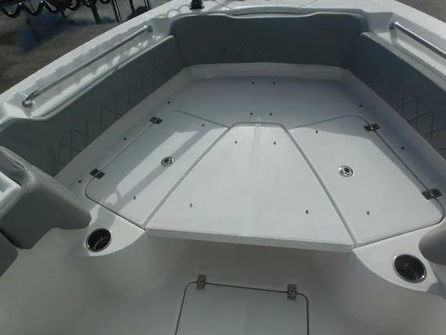 Slide: The Image of Blazer Bay Makaira 2600 2026 - 17