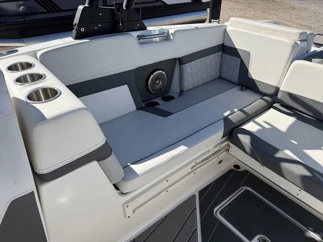 Slide: The Image of Heyday Wake Boats H22 2023 - 7