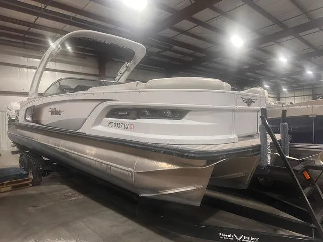 The Image of Tahoe Grand Tahoe Twin Elite Windshield 2019 - 1