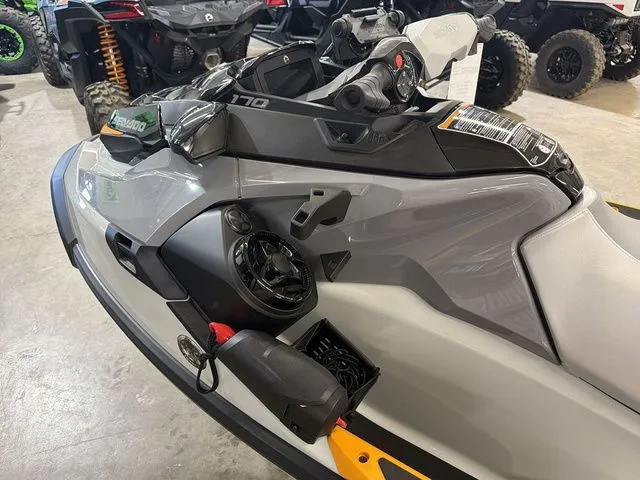 Slide: The Image of Sea-Doo FishPro Trophy 170 2026 - 18