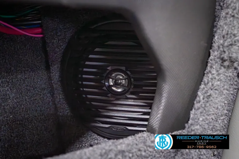 Slide: The Image of Speaker system inside 2026 Lund 1975 Tyee boat, featuring Reeder-Trausch Marine branding. - 43