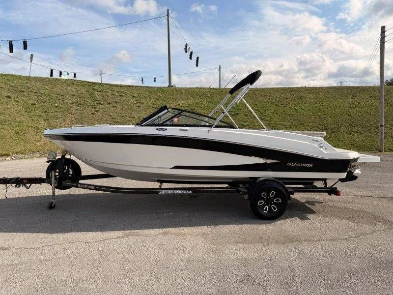 The Image of Glastron GX215 2022 - 1