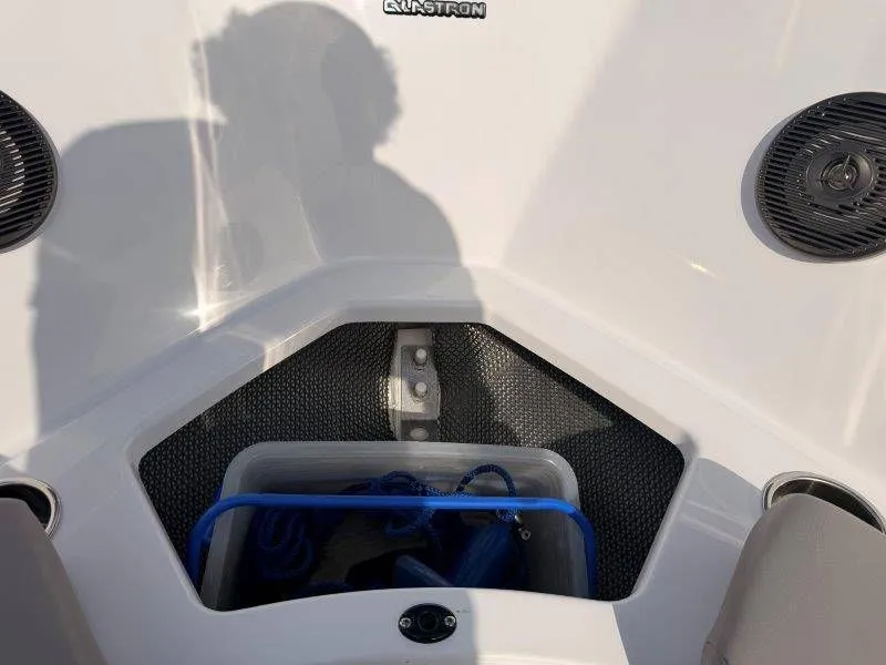 Slide: The Image of Glastron GX215 2022 - 10