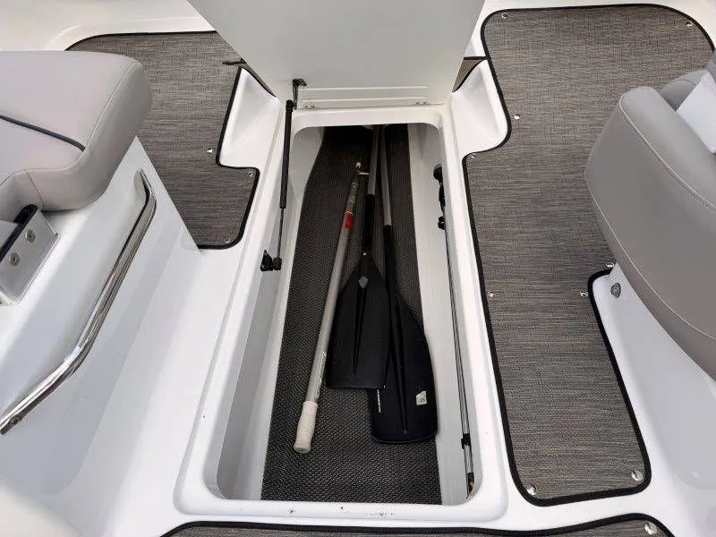 Slide: The Image of Glastron GX215 2022 - 11