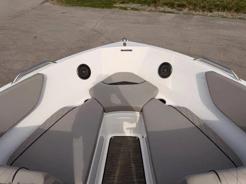 Slide: The Image of Glastron GX215 2022 - 12