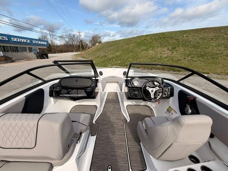 Slide: The Image of Glastron GX215 2022 - 14