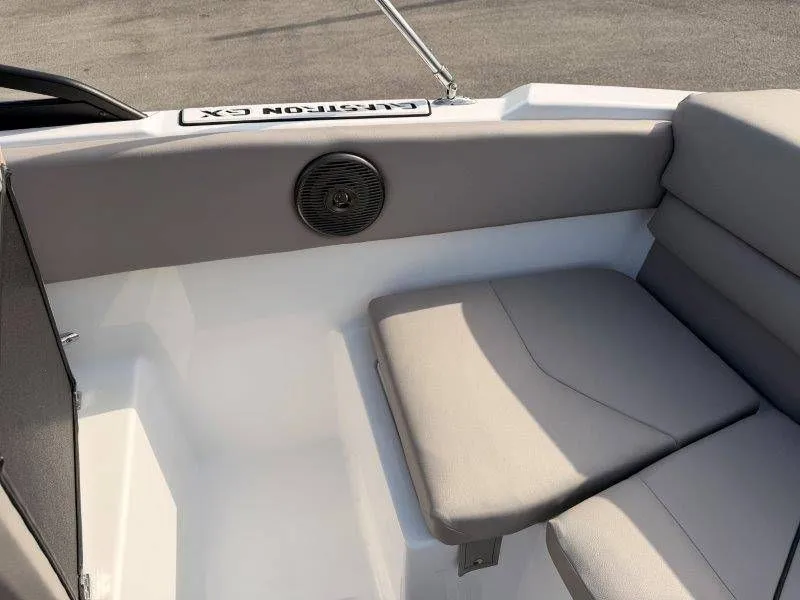 Slide: The Image of Glastron GX215 2022 - 16