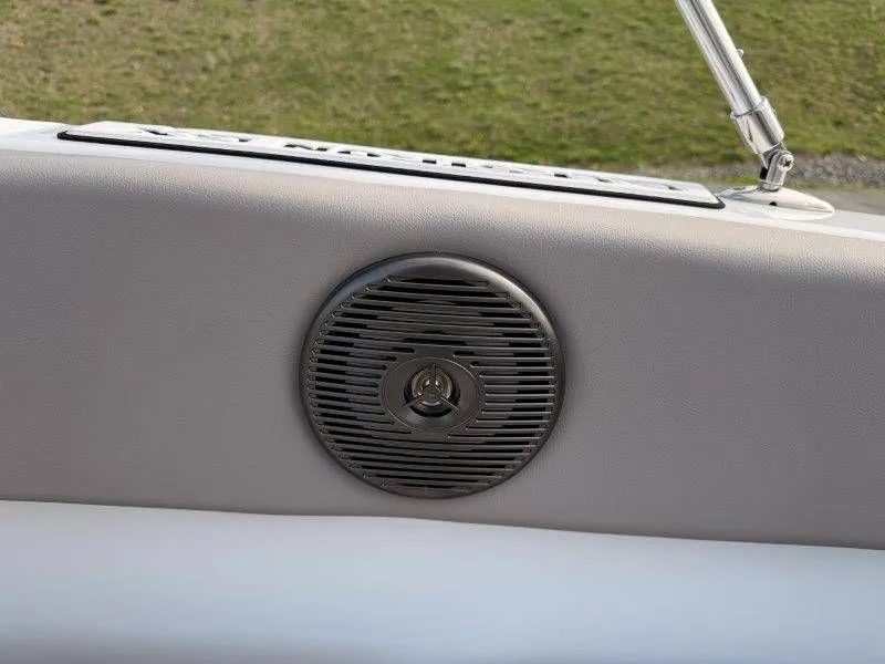 Slide: The Image of Glastron GX215 2022 - 18