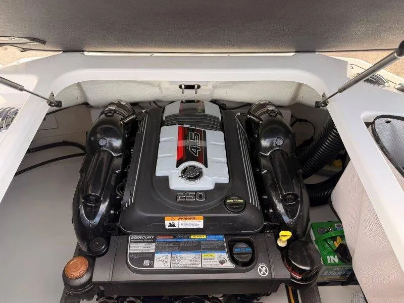 Slide: The Image of Glastron GX215 2022 - 20