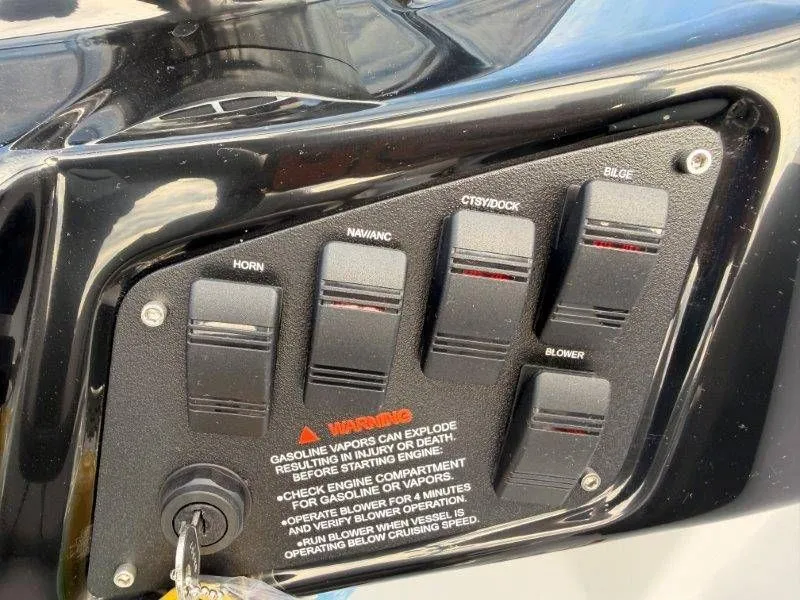 Slide: The Image of Glastron GX215 2022 - 21