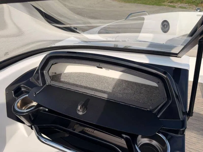 Slide: The Image of Glastron GX215 2022 - 28