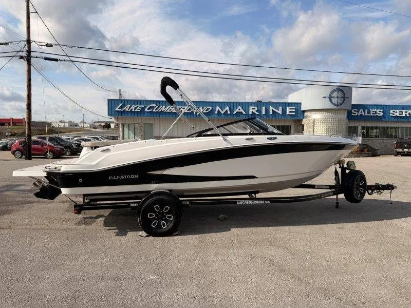 Slide: The Image of Glastron GX215 2022 - 3