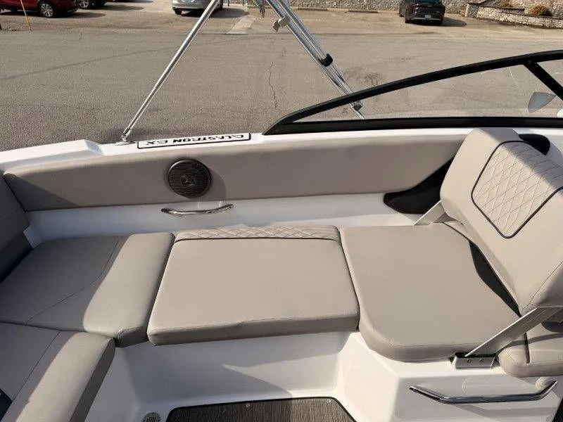 Slide: The Image of Glastron GX215 2022 - 31