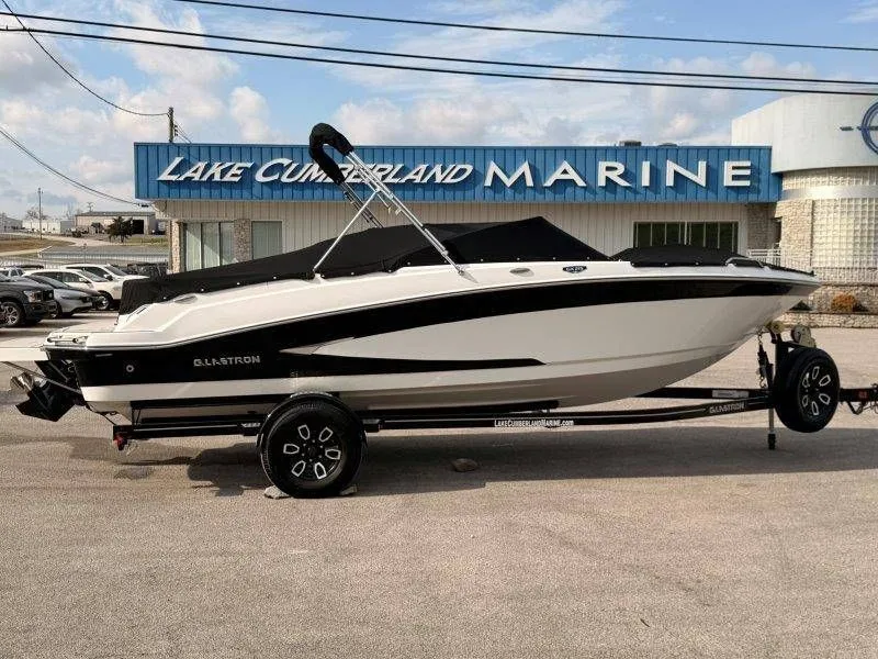 Slide: The Image of Glastron GX215 2022 - 35