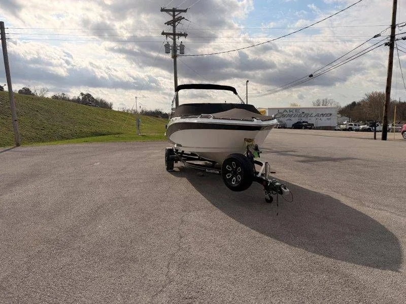 Slide: The Image of Glastron GX215 2022 - 37