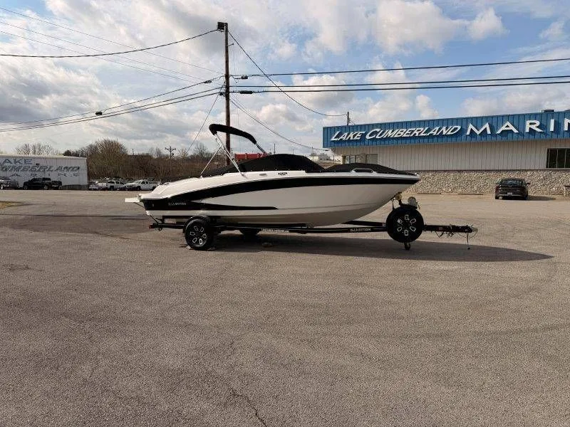 Slide: The Image of Glastron GX215 2022 - 39