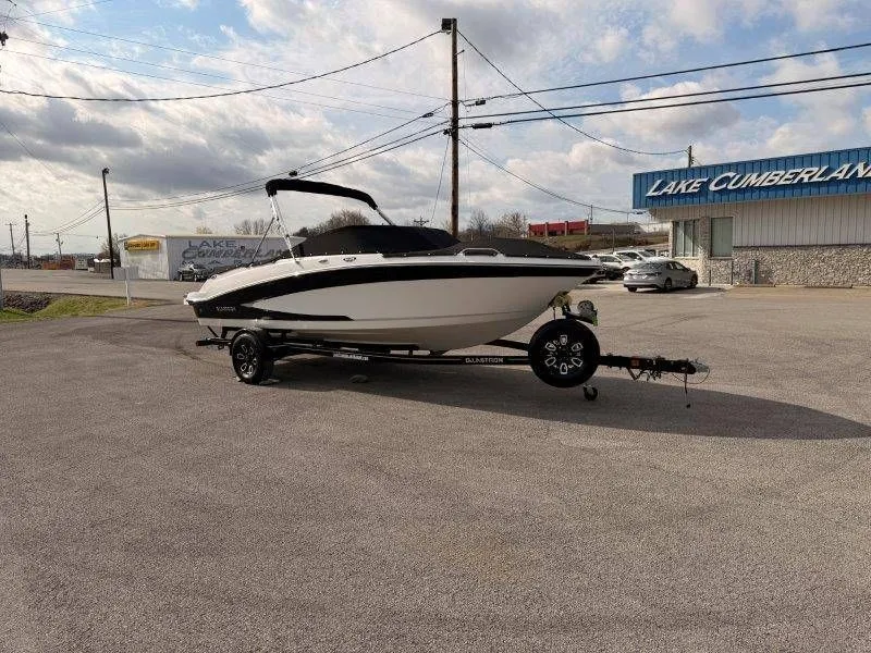 Slide: The Image of Glastron GX215 2022 - 42