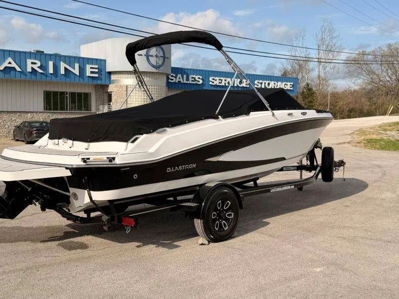 Slide: The Image of Glastron GX215 2022 - 43