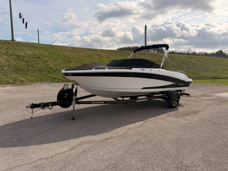 Slide: The Image of Glastron GX215 2022 - 47