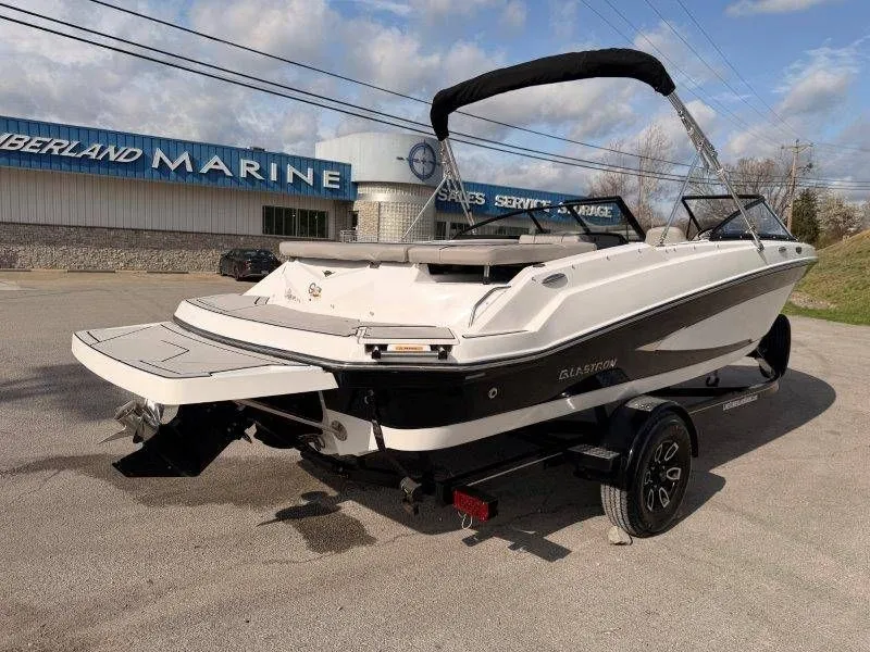 Slide: The Image of Glastron GX215 2022 - 7