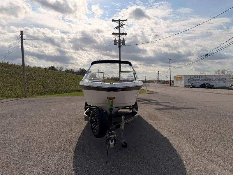 Slide: The Image of Glastron GX215 2022 - 9