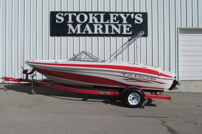 The Image of 2006 Tahoe Q4 SF boat on trailer at Stokley's Marine dealership. - 1