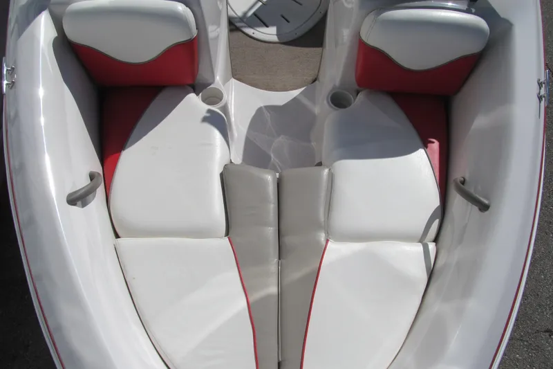 Slide: The Image of 2006 Tahoe Q4 SF boat interior with white and red cushioned seating. - 11