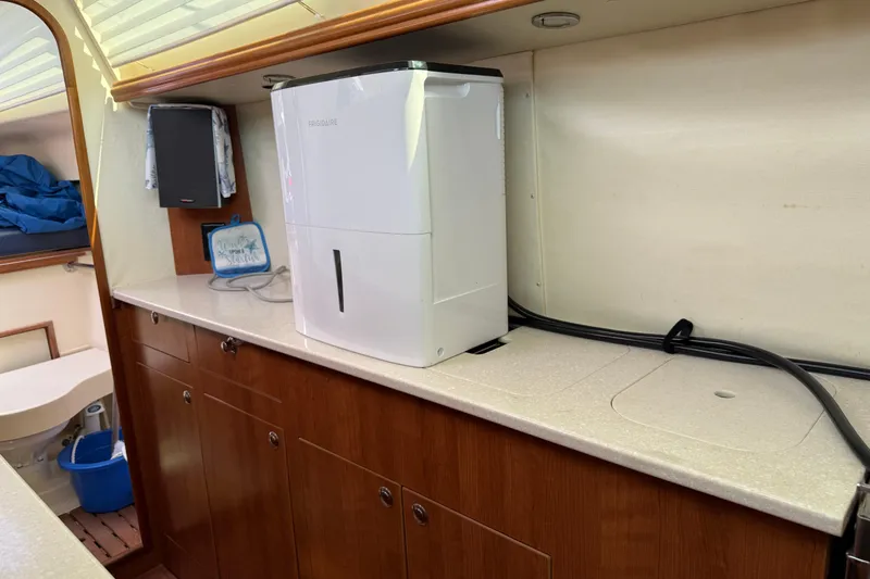 Slide: The Image of Interior of 2014 Gemini Legacy 35 boat with countertop and appliances. - 21