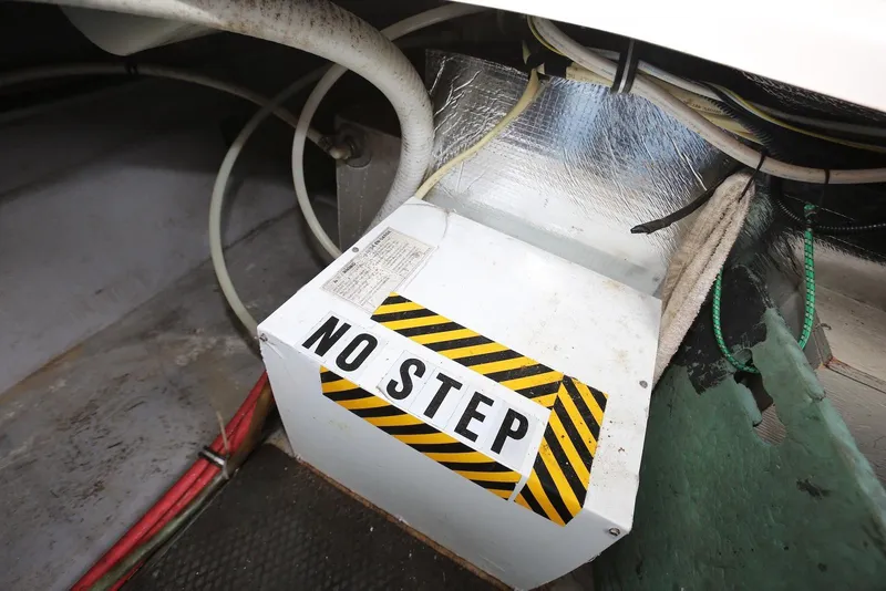 Slide: The Image of Engine compartment of 2000 Chaparral Signature 300 with "No Step" warning label. - 53