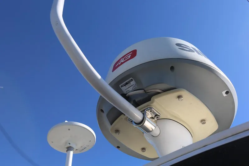 Slide: The Image of Radar equipment on a 2000 Chaparral Signature 300 boat against clear blue sky. - 78