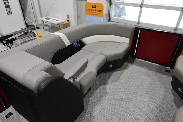 Slide: The Image of Evotti 521 CS Tritoon 2026 - 17