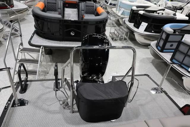 Slide: The Image of Evotti 521 CS Tritoon 2026 - 23