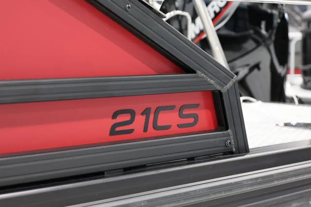 Slide: The Image of Evotti 521 CS Tritoon 2026 - 25