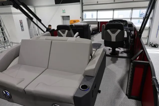 Slide: The Image of Evotti 521 CS Tritoon 2026 - 8