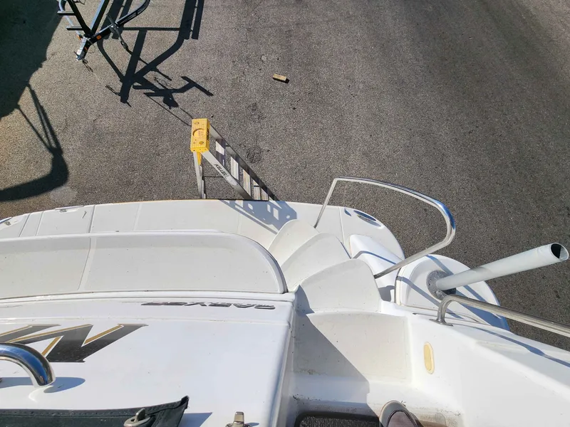 Slide: The Image of Top view of 2001 Carver 396 yacht with ladder. - 28