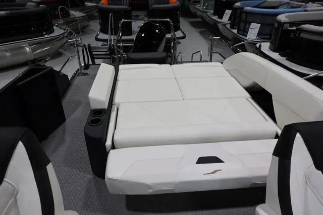 Slide: The Image of Evotti 523 CS Tritoon 2026 - 11