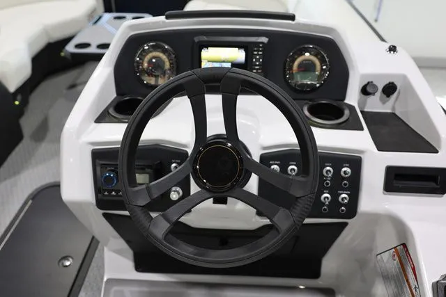 Slide: The Image of Evotti 523 CS Tritoon 2026 - 13