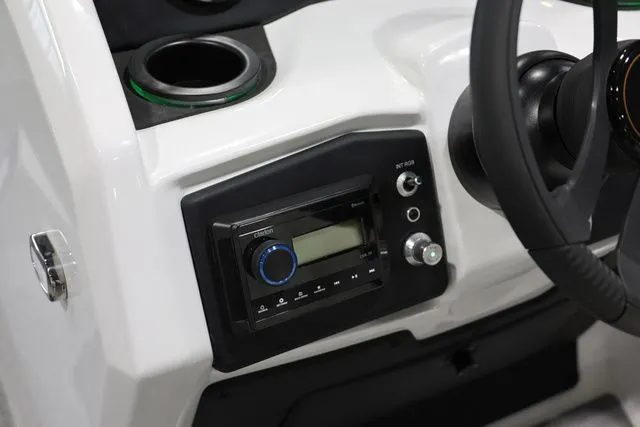 Slide: The Image of Evotti 523 CS Tritoon 2026 - 14