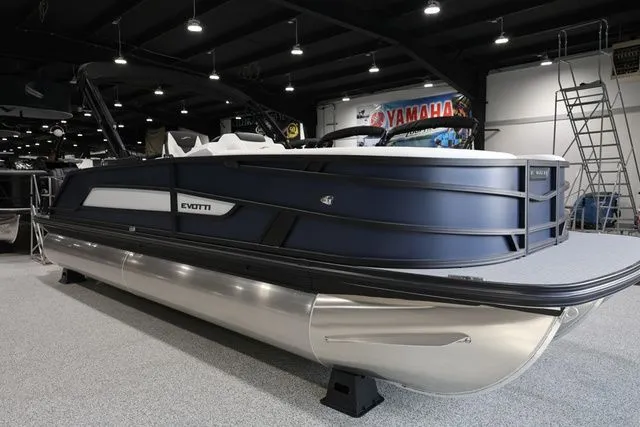 Slide: The Image of Evotti 523 CS Tritoon 2026 - 4