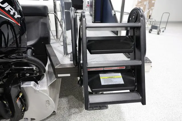 Slide: The Image of Evotti 523 CS Tritoon 2026 - 7