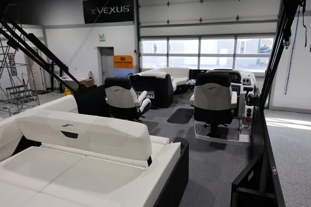 Slide: The Image of Evotti 523 CS Tritoon 2026 - 9