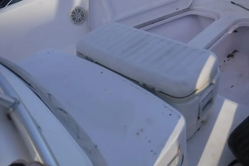 Slide: The Image of 2006 PROLINE 31 Center Console interior with seating and storage compartments. - 6