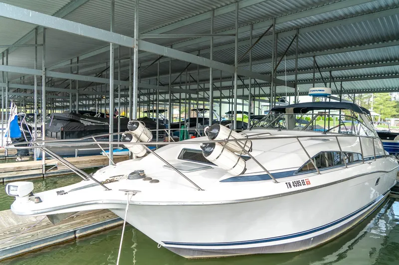 The Image of 1998 Bayliner 3255 Avanti docked in a covered marina. - 0