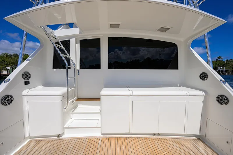 Slide: The Image of 2003 American Custom Yachts Sport Fisherman boat deck with sleek design and modern amenities. - 10