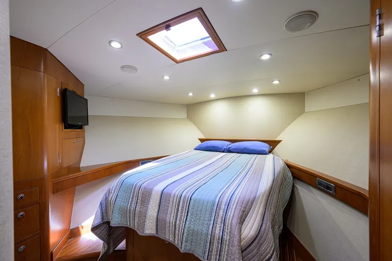 Slide: The Image of Luxurious cabin interior of 2003 American Custom Yachts Sport Fisherman with cozy bed and TV. - 33