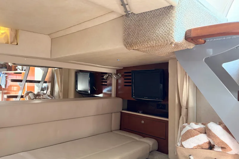 Slide: The Image of Interior of 2008 Sea Ray Sundancer 350 yacht with cozy seating and TV. - 29