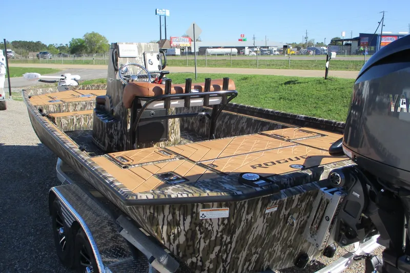 Slide: The Image of 2026 Avid 22 Rogue CC boat with camouflage design and Yamaha engine. - 8